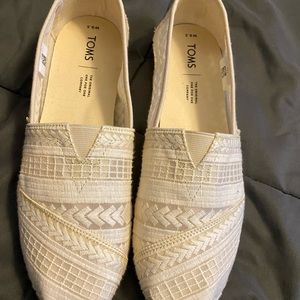 Off white womens lace Toms. 9.5 never worn